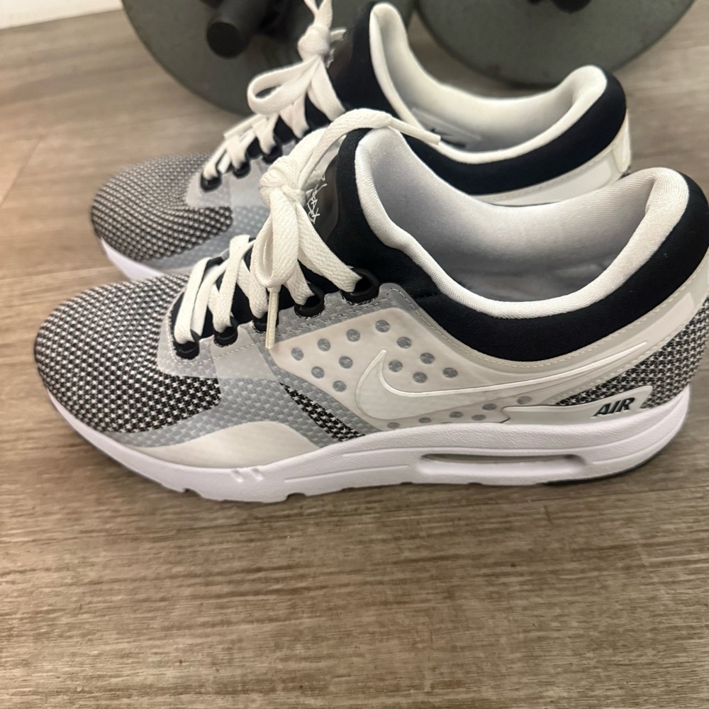 Nike Air Max zero Black and White Sneakers